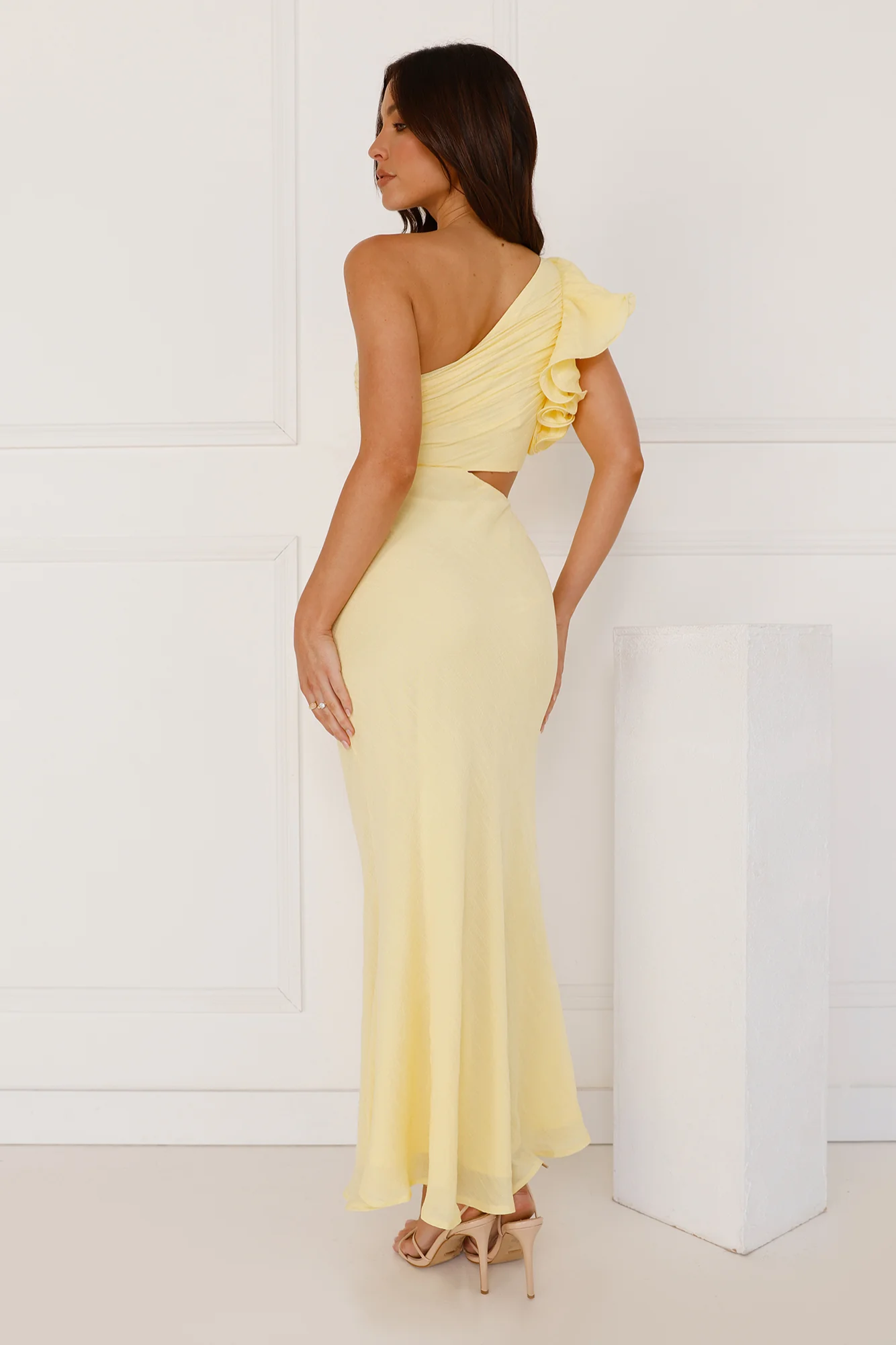Amarilune – Ruffled shoulder – One-shoulder midi dress-10174857806151-Ivory Ombre