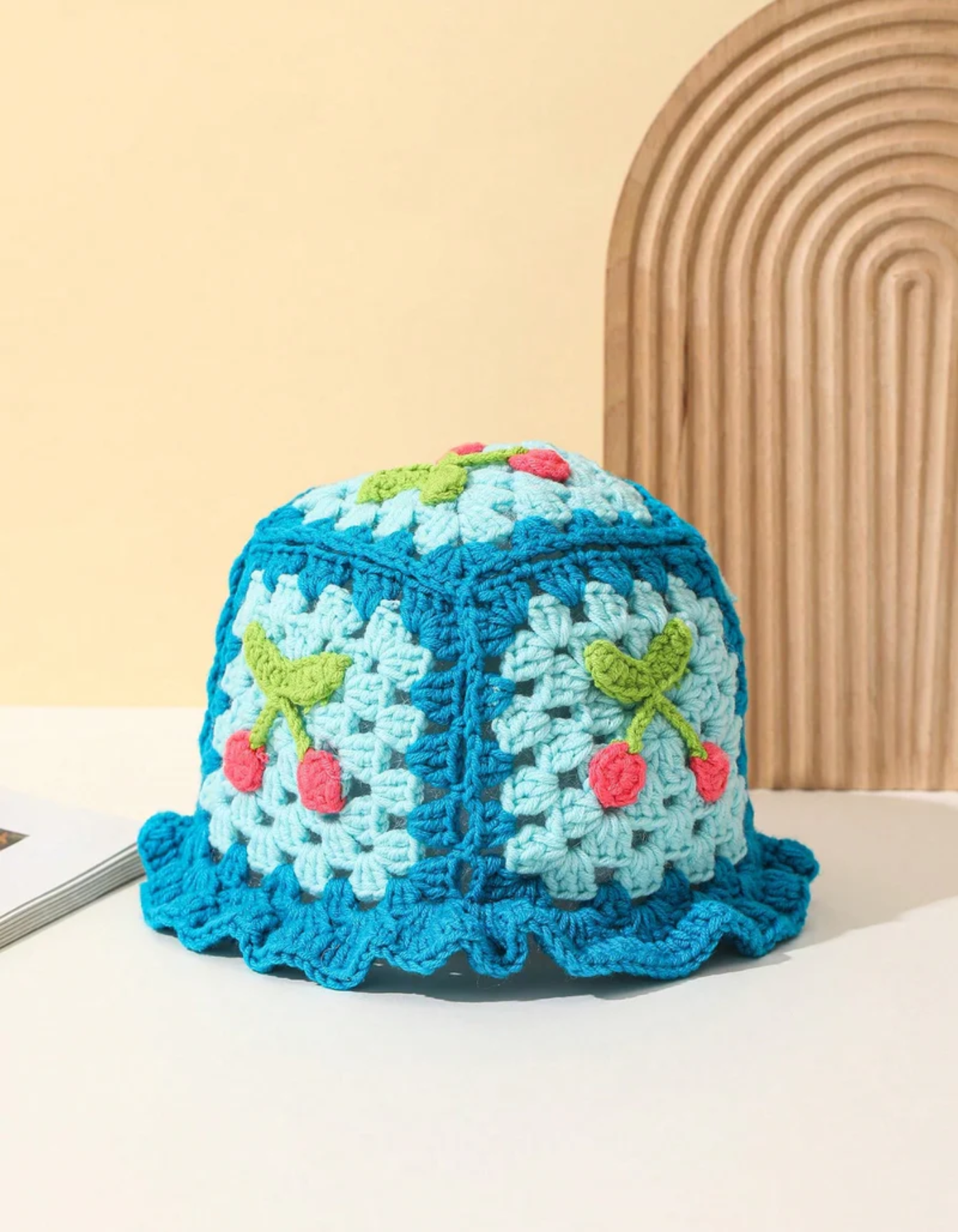 Frambella – Strawberry motif – Crochet hat-10174849777991-Ivory Ombre