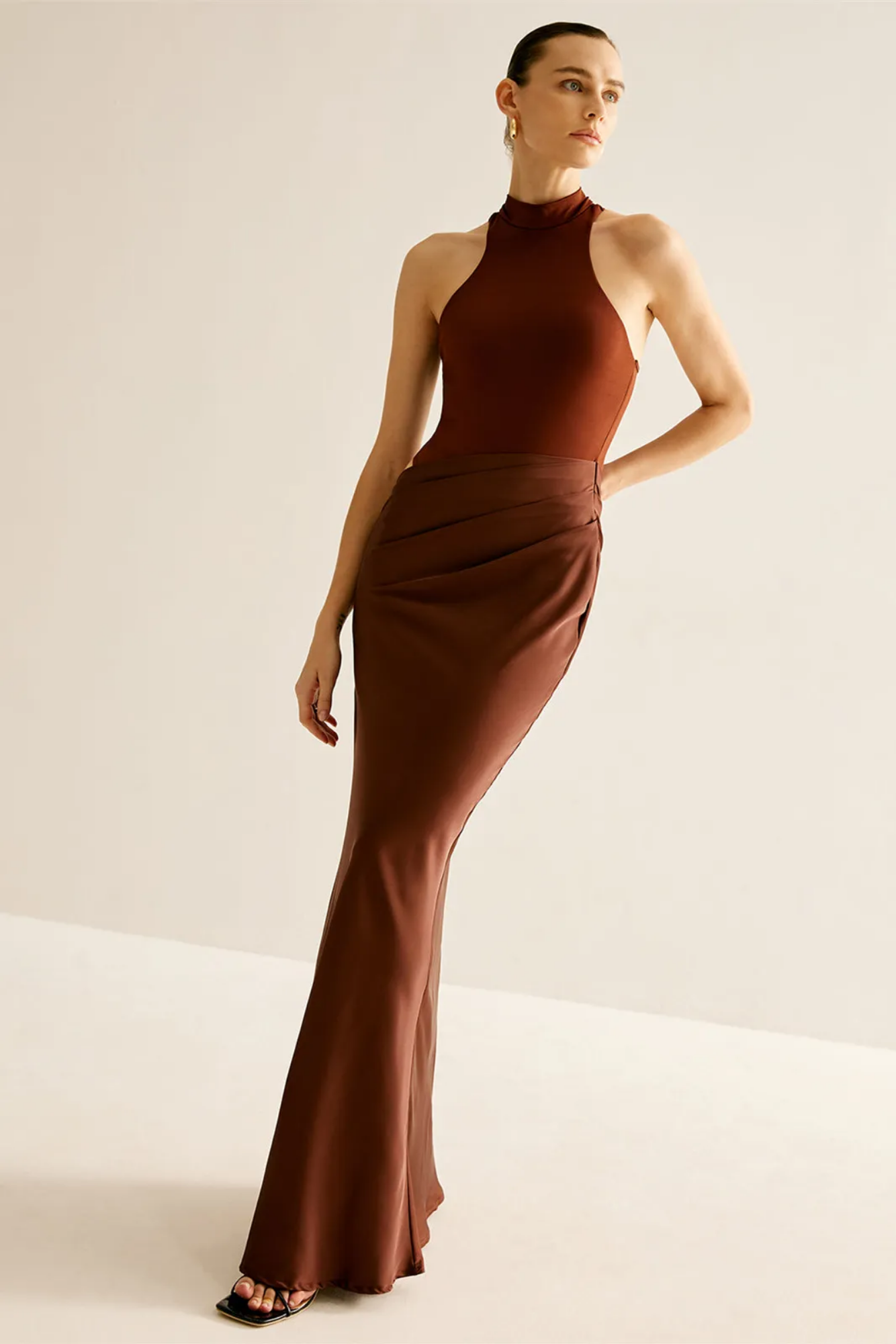 Serenelle – Cut-out contour – High neck satin gown-10174858789191-Ivory Ombre