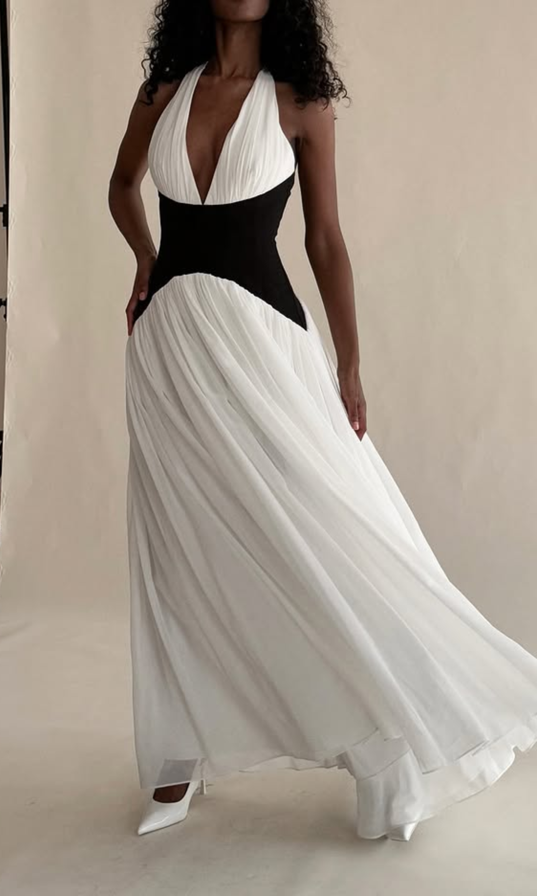 Valdéa – Sculpted waist – Halter evening gown-10174850924871-Ivory Ombre