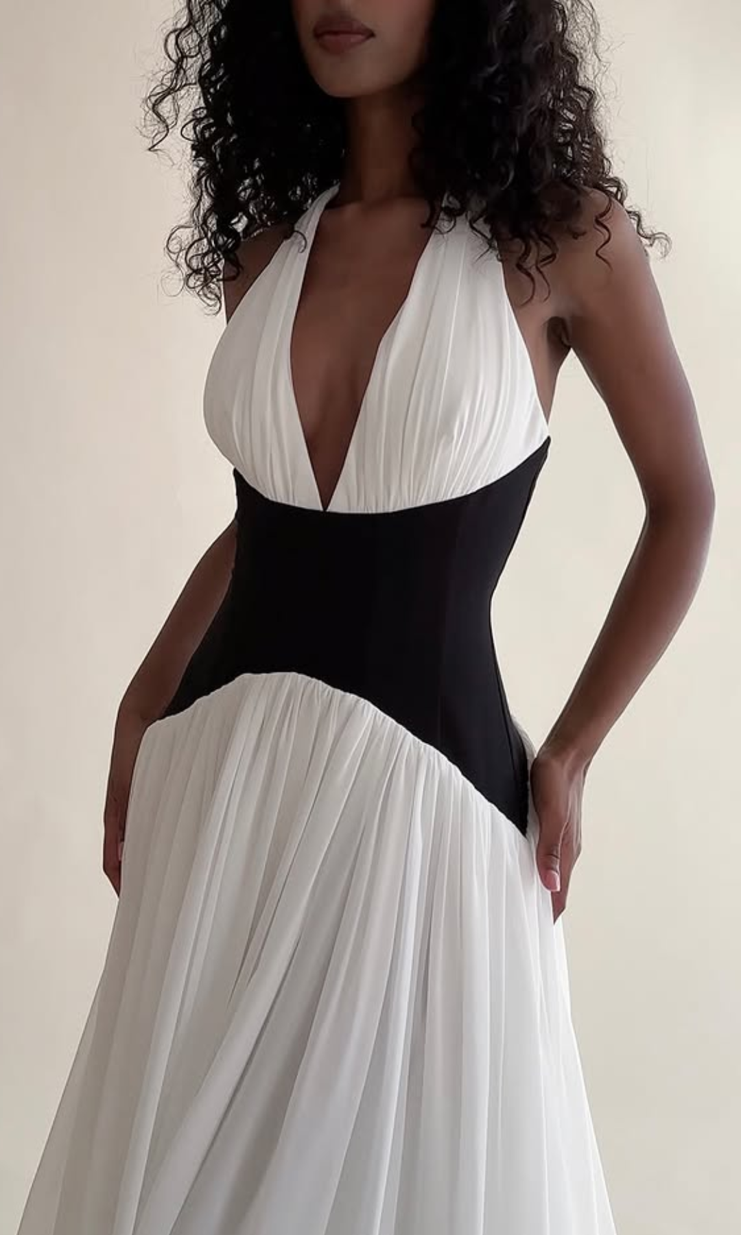 Valdéa – Sculpted waist – Halter evening gown-10174850924871-Ivory Ombre